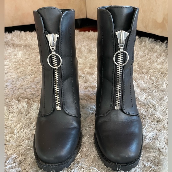 BCBG Pilar Block Heel Bootie SIZE 8 - Picture 2 of 6